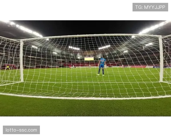 特写：富勒姆门将莱诺神勇扑出谢菲联必进球，力保球门不失